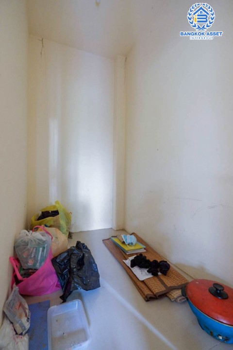 *****บ้านแฝดมือสองย่านนนทบุรี ม.สวัสดี ซอยสามัคคีร่วมใจ เนื้อที่กว้างขวางมากถึง 35 ตร.ว.  ฟังก์ชัน 3 ห้องนอน 2 ห้องน้ำ ที่จอดรถ 1 คัน บนทำเลแห่งการเดินทาง ใกล้รถไฟฟ้าสายสีม่วง "สถานีตลาดบางใหญ่" และทางด่วน "ศรีรัช"